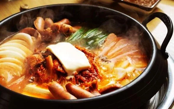 Thông tin liên hệ: - Cơ sở 1: Địa chỉ: 45 Quang Trung, phường Thành Vinh, tỉnh Nghệ An Hotline: 02387 300 678 - Cơ sở 2: Địa chỉ: 15 Hồ Tùng Mậu, phường Trường Vinh, tỉnh Nghệ An Hotline: 02387 303 678 - Cơ sở 3: Địa chỉ: Số 26, đường Lê Ninh, phường Thành Sen, tỉnh Hà Tĩnh Hotline: 02397 300 338