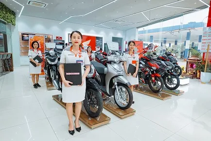 Tuy mới hoạt động, HEAD Hưng Phát 7 đã ghi điểm đối với khách hàng tại Tĩnh Gia về cơ sở vật chất và dịch vụ chăm sóc khách hàng chuyên nghiệp.