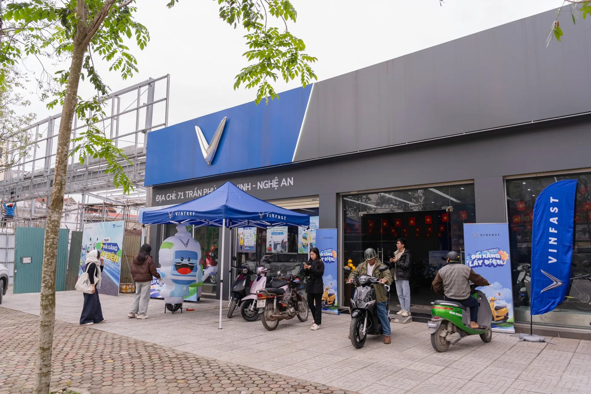 Thông tin liên hệ: Địa chỉ: 71 Trần Phú, phường Thành Vinh, Nghệ An Hotline: 1800 8337