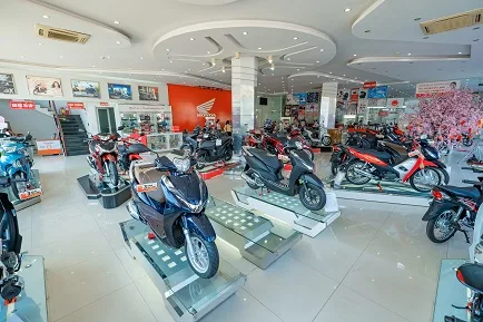 Hàng năm, Hưng Phát 2 cung ứng ra thị trường số lượng xe khá lớn, trung bình là 2486 xe/năm, lượt xe vào xưởng dịch vụ trung bình 10,800 lượt/năm.