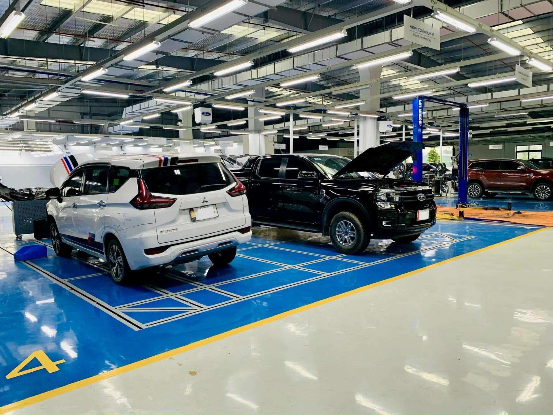 Tại Hà Tĩnh Ford, Đội ngũ kỹ thuật viên được đào tạo theo tiêu chuẩn Ford toàn cầu, đảm bảo dịch vụ bảo dưỡng và sửa chữa xe đạt chất lượng cao nhất. Chúng tôi cam kết sử dụng phụ tùng Ford chính hãng, cùng các trang thiết bị hiện đại, giúp xe bạn luôn vận hành trong trạng thái tốt nhất. Chúng tôi…