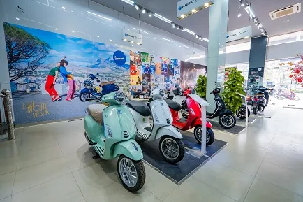 Được đầu tư hiện đại và cao cấp, Đại lý Piaggio Vespa Nhật Bách luôn hướng tới mục tiêu mang đến cho khách hàng những sản phẩm chất lượng và dịch vụ năm sao mang tiêu chuẩn Ý từ đội ngũ bán hàng cũng như kỹ thuật viên.