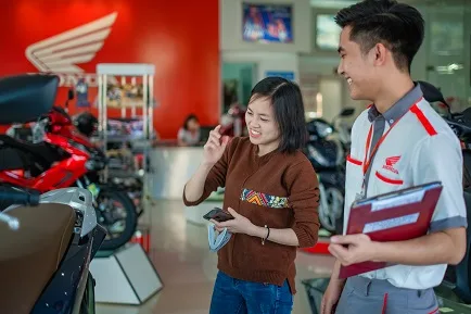 Chính vì thế, đội ngũ nhân sự tại đây đã trải qua quá trình đào tạo bài bản của Honda Việt Nam, cũng như đã có bề dày kinh nghiệm để sẵn sàng đáp ứng nhu cầu đa dạng của khách hàng với tinh thần trách nhiệm cao nhất, tận tâm, chu đáo và đáng tin cậy.