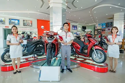 Số lượng nhân sự tại HEAD Hưng Phát 2 là 30 thành viên, được đào tạo bài bản, chọn lọc kỹ càng thông qua các khóa huấn luyện của Honda Việt Nam.