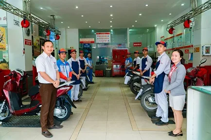 Hiện nay, HEAD Hưng Phát 3 có một đội ngũ kỹ thuật viên chuyên nghiệp, dồi dào kinh nghiệm hơn 20 nhân viên, được Honda Việt Nam huấn luyện và cấp chứng nhận đủ khả năng đáp ứng mọi nhu cầu và mong muốn của khách hàng.