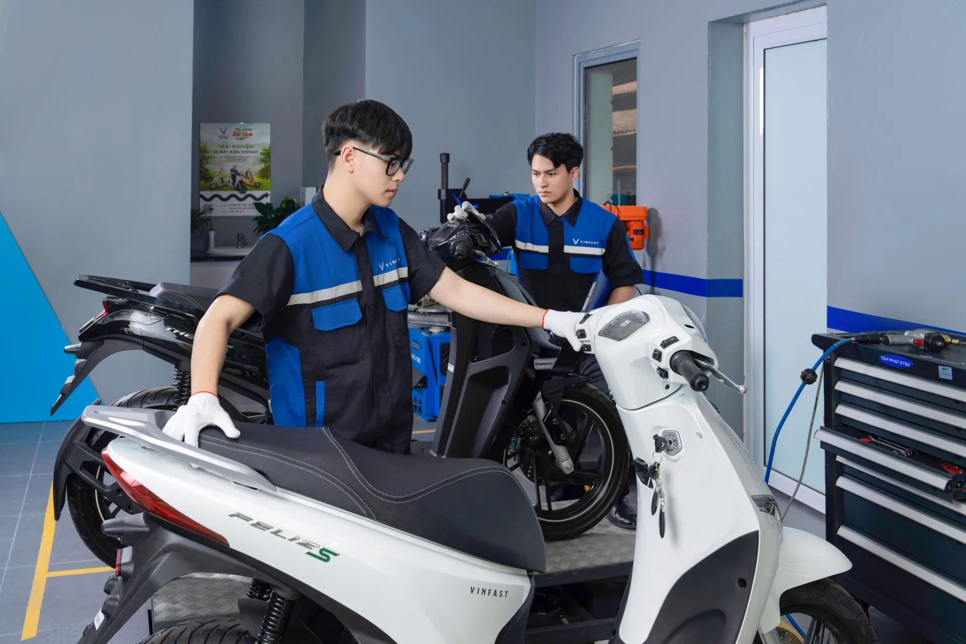 Thông tin liên hệ: Địa chỉ: Số 72 & 74 Lê Đại Hành, Phường Sông Trí, TX. Kỳ Anh, Hà Tĩnh. Hotline: 1800 8337